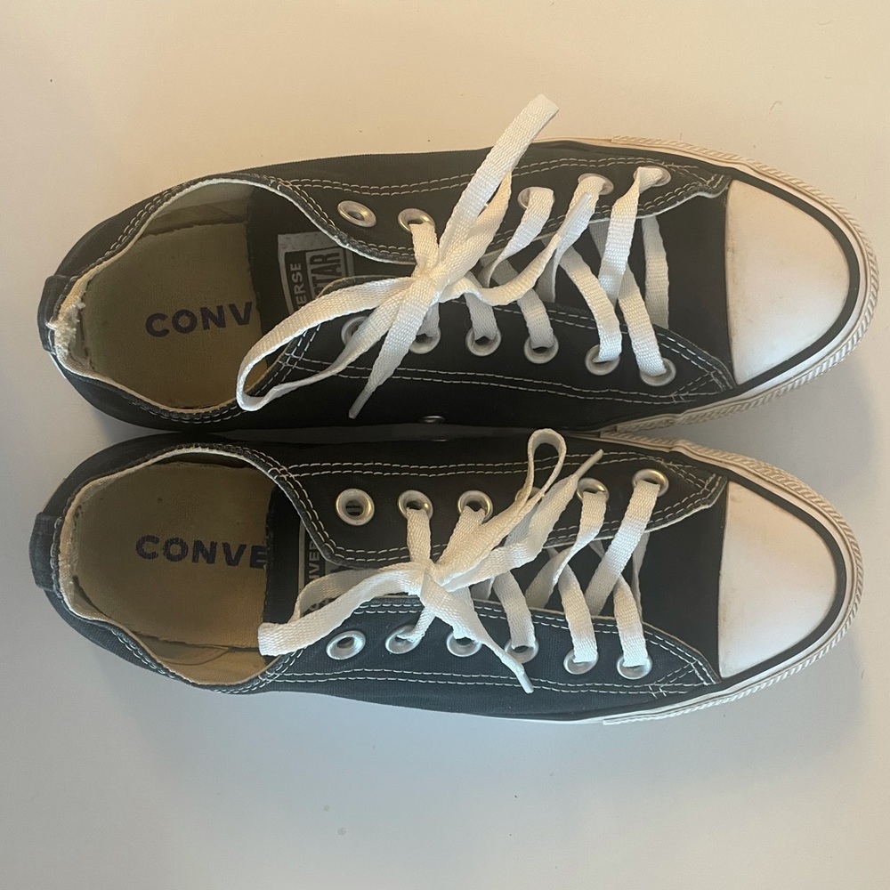Black Converse. Women’s Size 8.
